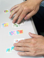 切手を種類別に分類します